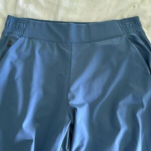 Grayish blue stripped athleta leggings.